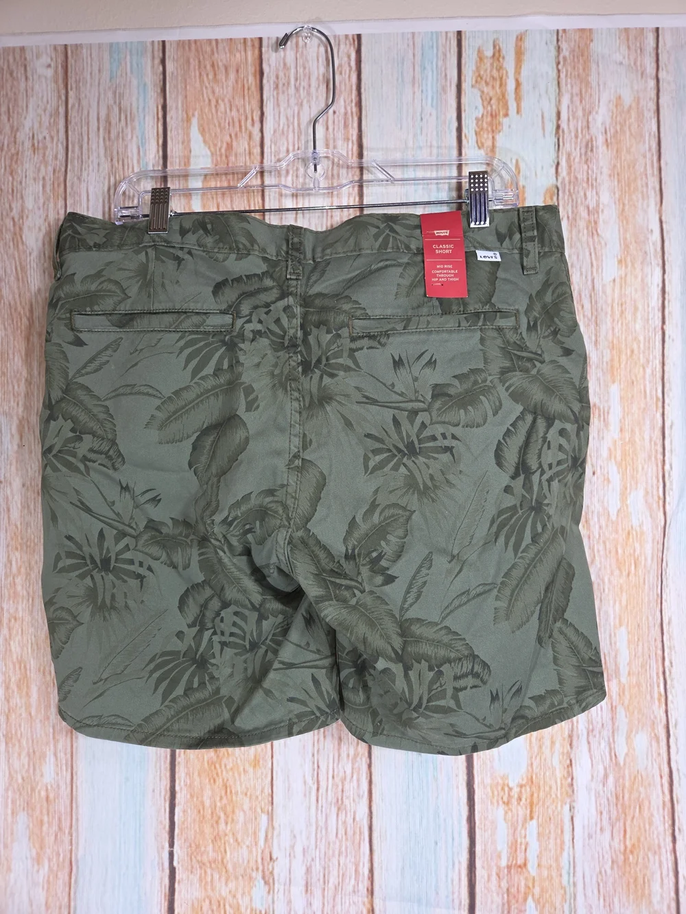 Levi's Women's Cotton Olive Green Palm Print Shorts. Size 12